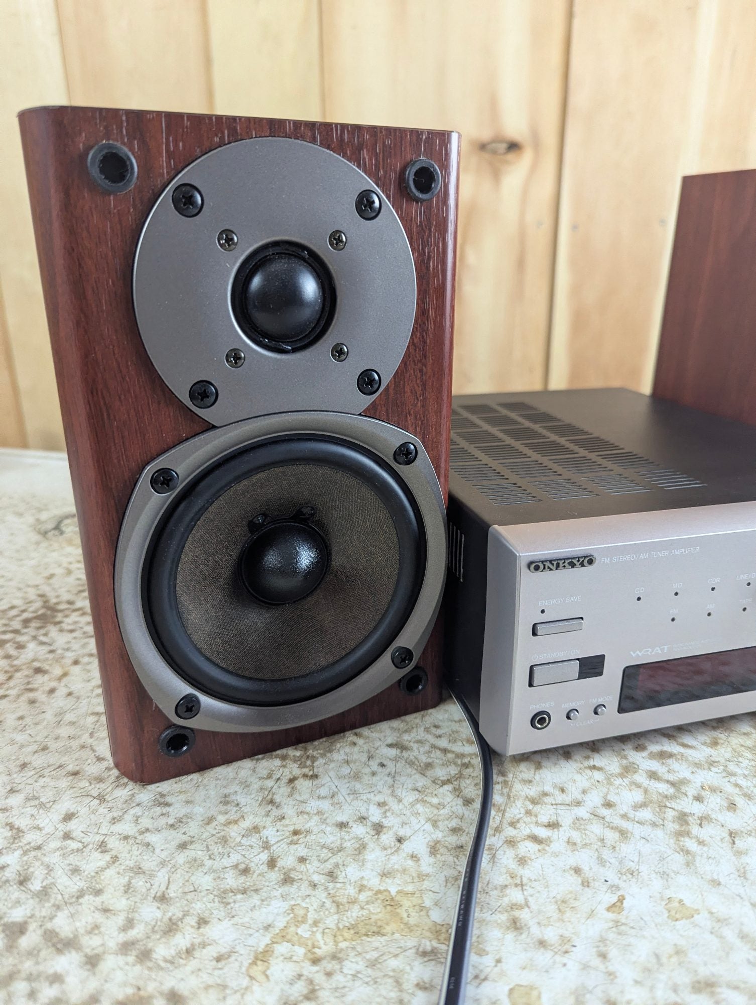 Onkyo R-805X Stereo System with Receiver and Bookshelf Speakers - tested working