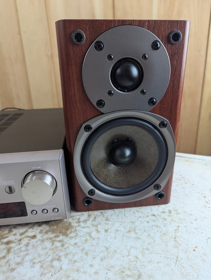 Onkyo R-805X Stereo System with Receiver and Bookshelf Speakers - tested working