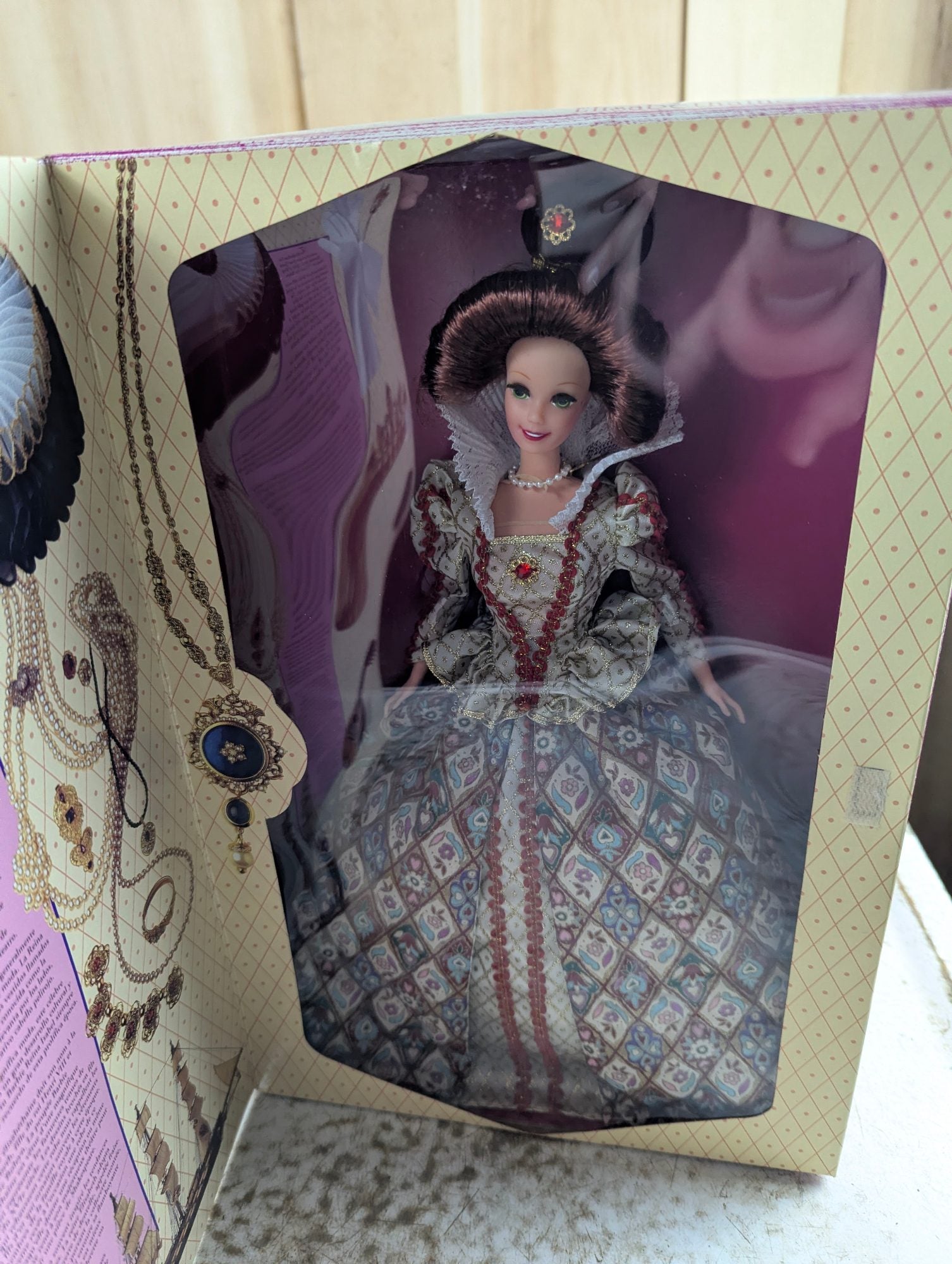 1994 Elizabethan Queen Mattel 12792 Barbie Doll NRFB