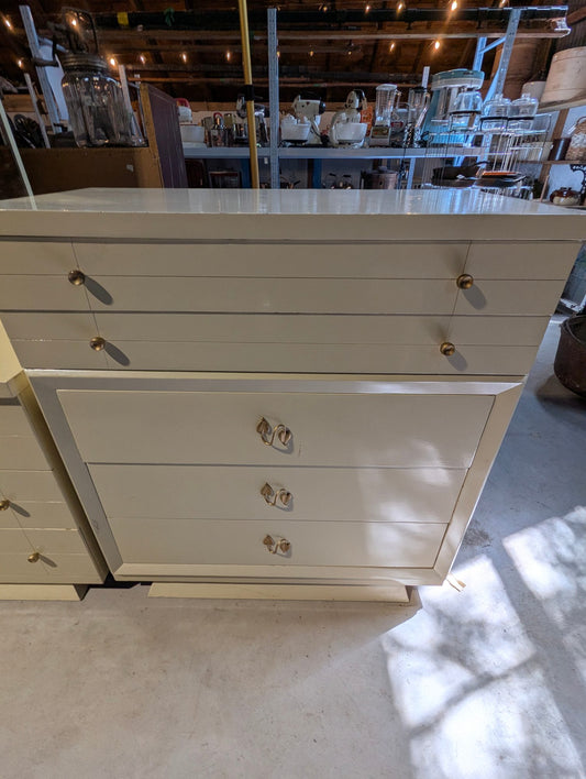 Vintage 40" x 19" 44"H Victoriaville Furniture Highboy 5 Drawer Dresser