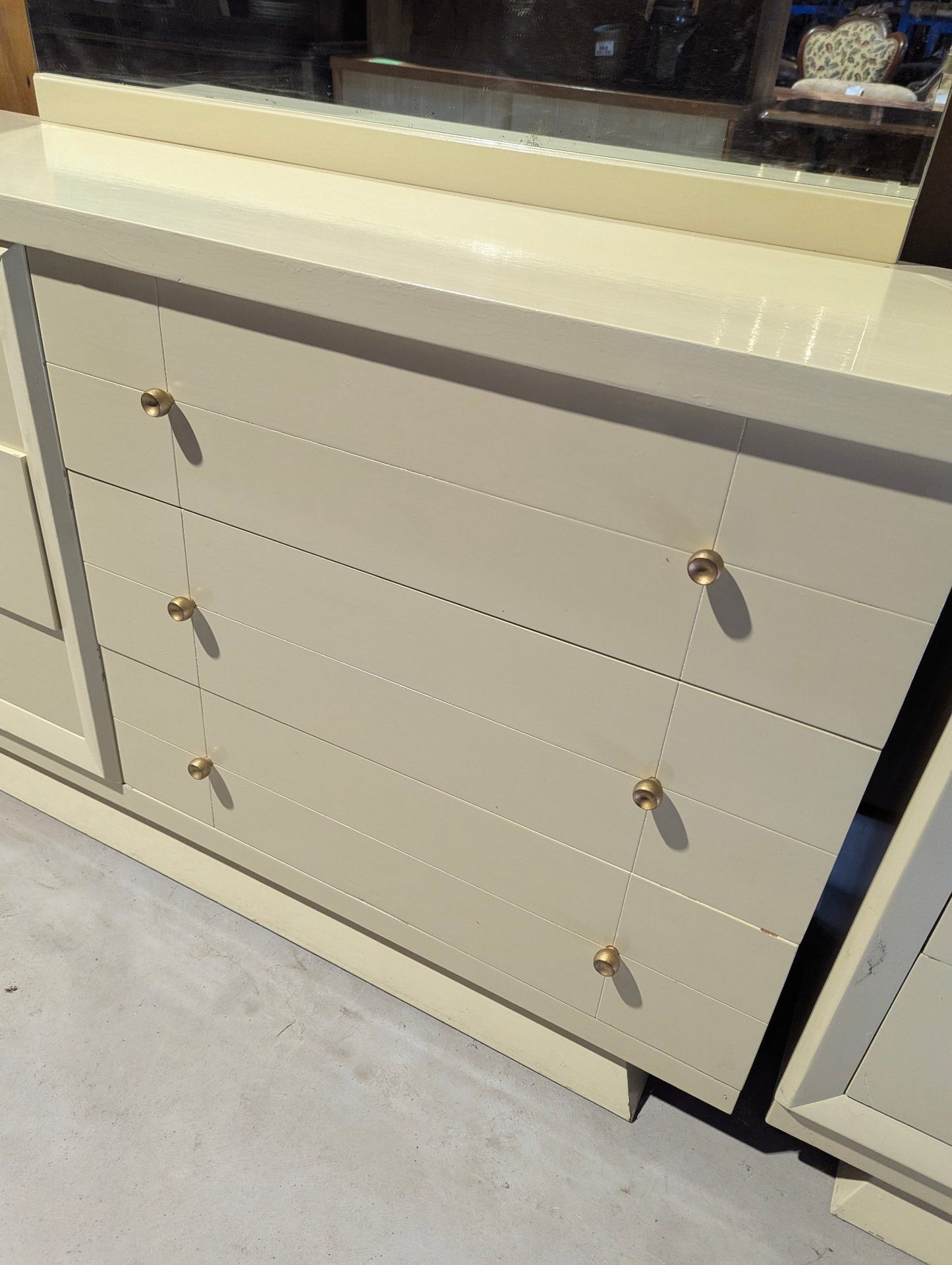 Vintage Victoriaville 6-Drawer Dresser with Mirror 56" x 19" x 32"H