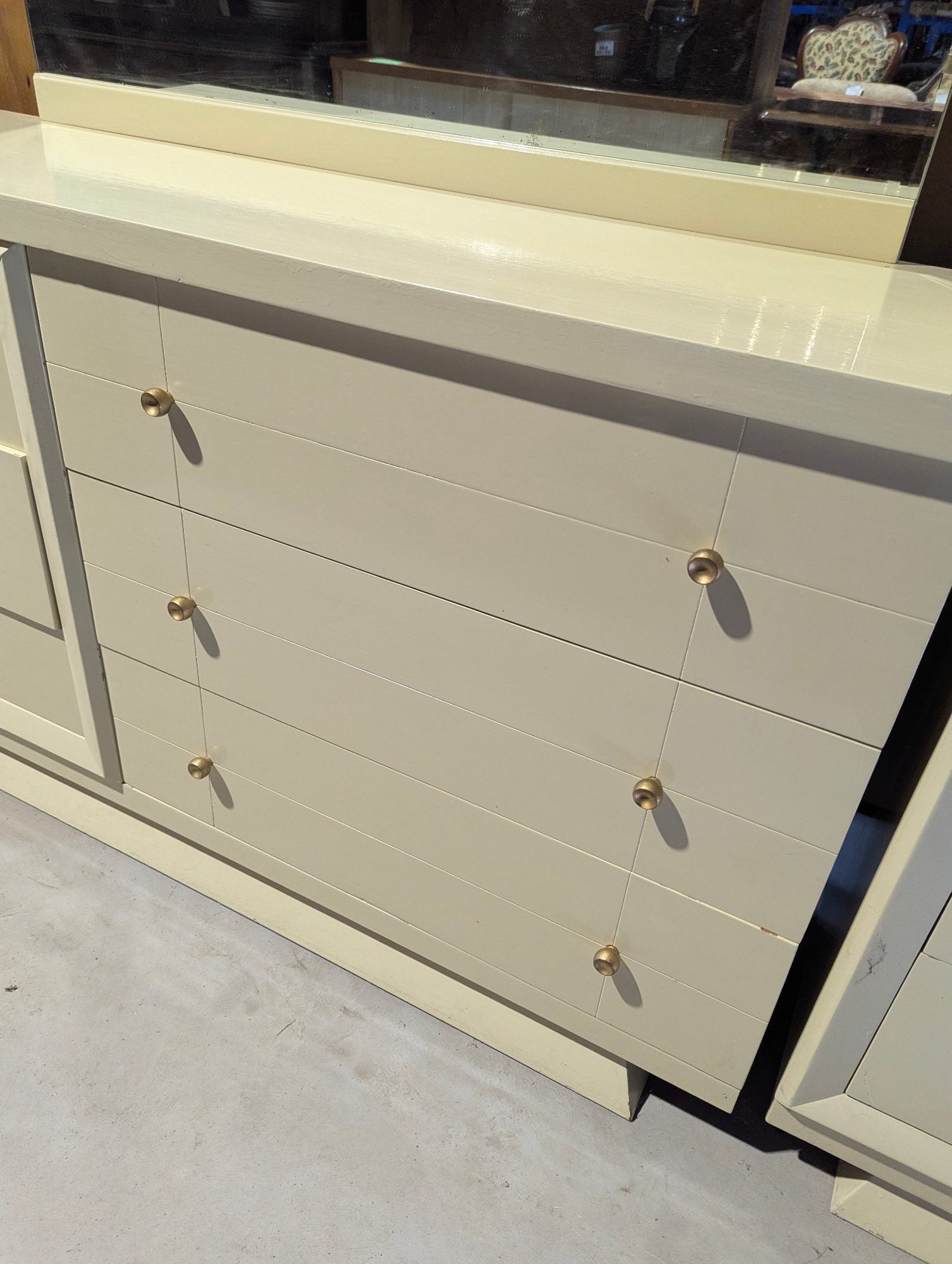 Vintage Victoriaville 6-Drawer Dresser with Mirror 56" x 19" x 32"H