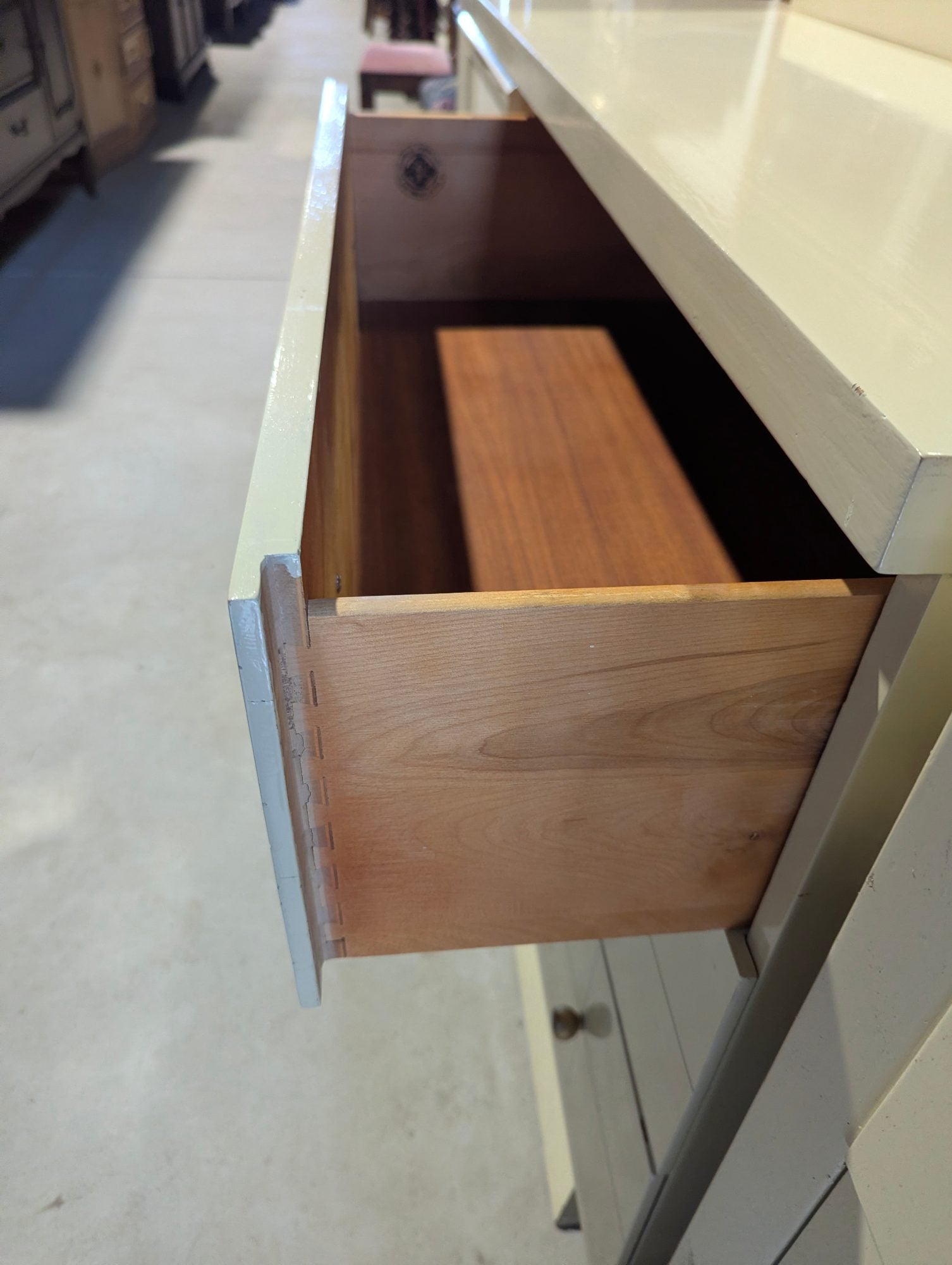 Vintage Victoriaville 6-Drawer Dresser with Mirror 56" x 19" x 32"H