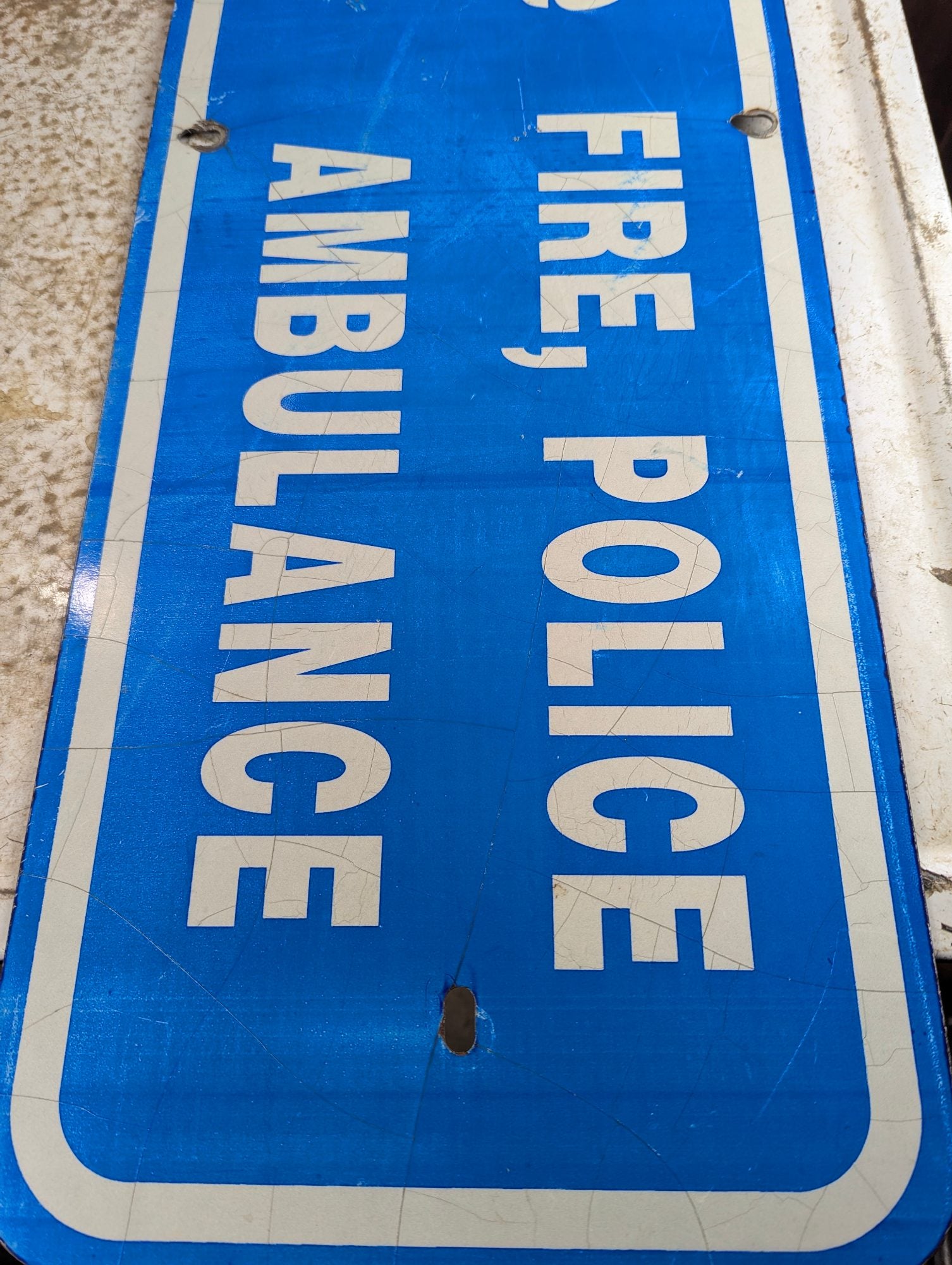 Metal 36" x 12" 911 Emergency Road Sign