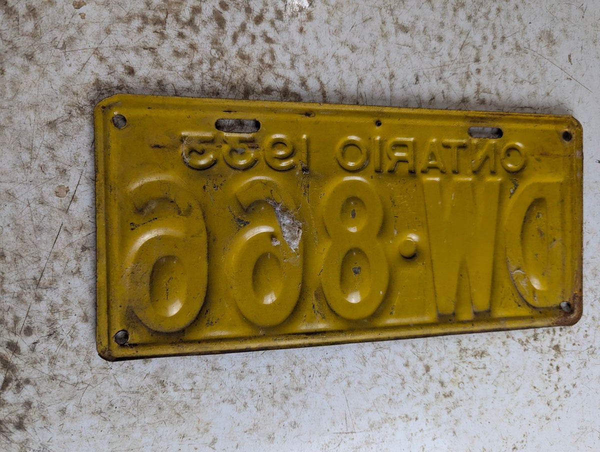 1933 Ontario Passenger Vehicle License Plate 'DW-866'