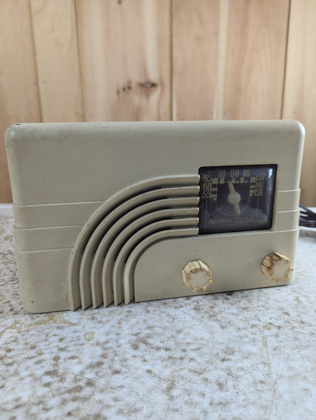 1940s Northern Electric Baby Champ AM Tube Radio White Painted Bakelite - Tested Working