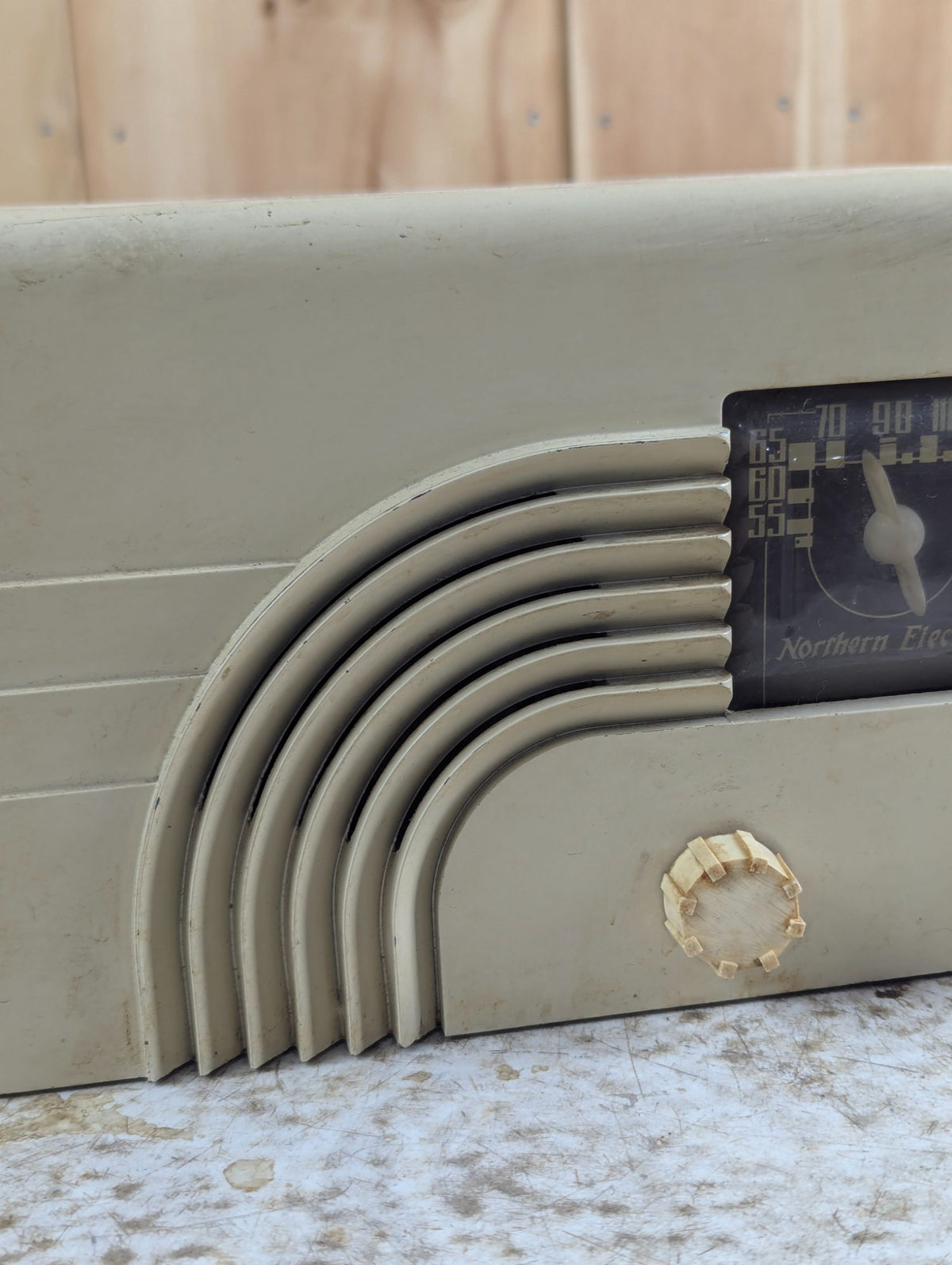 1940s Northern Electric Baby Champ AM Tube Radio White Painted Bakelite - Tested Working