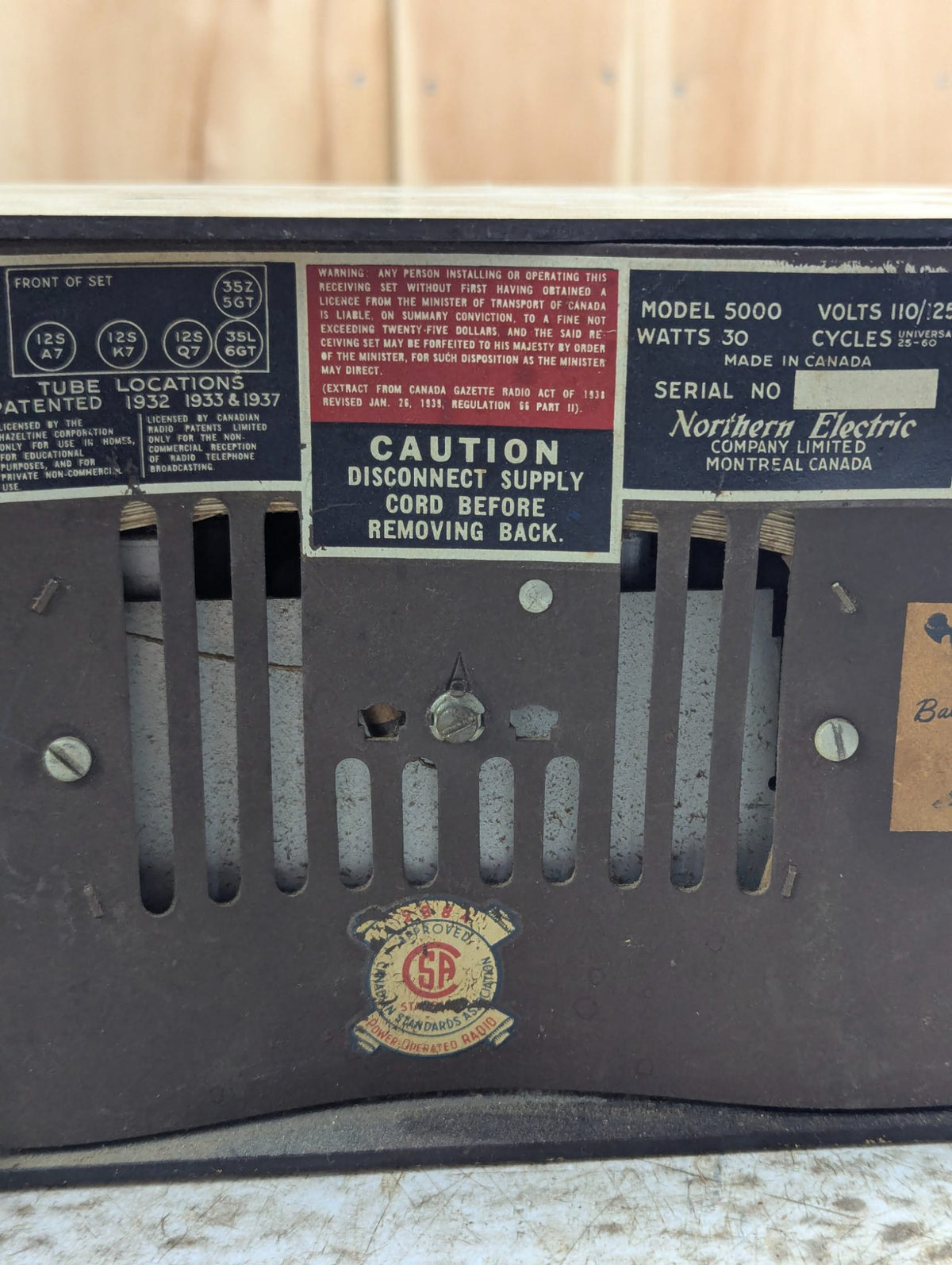 1940s Northern Electric Baby Champ AM Tube Radio White Painted Bakelite - Tested Working