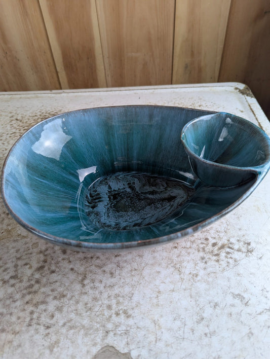 Vintage Blue Mountain Pottery 12" x 9" Chip and Dip Serving Bowl BMP