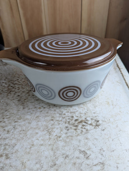 1973 Pyrex Cosmopolitan Casserole Dish 475 with Bullseye Lid 2.5 Quart