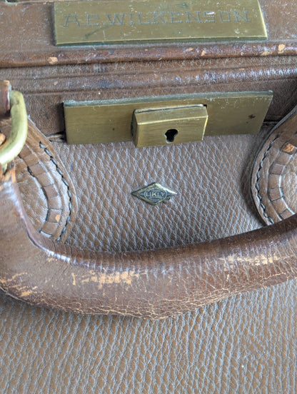 Antique 1910s Henry Likly & Co Leather Gladstone Doctor's Bag