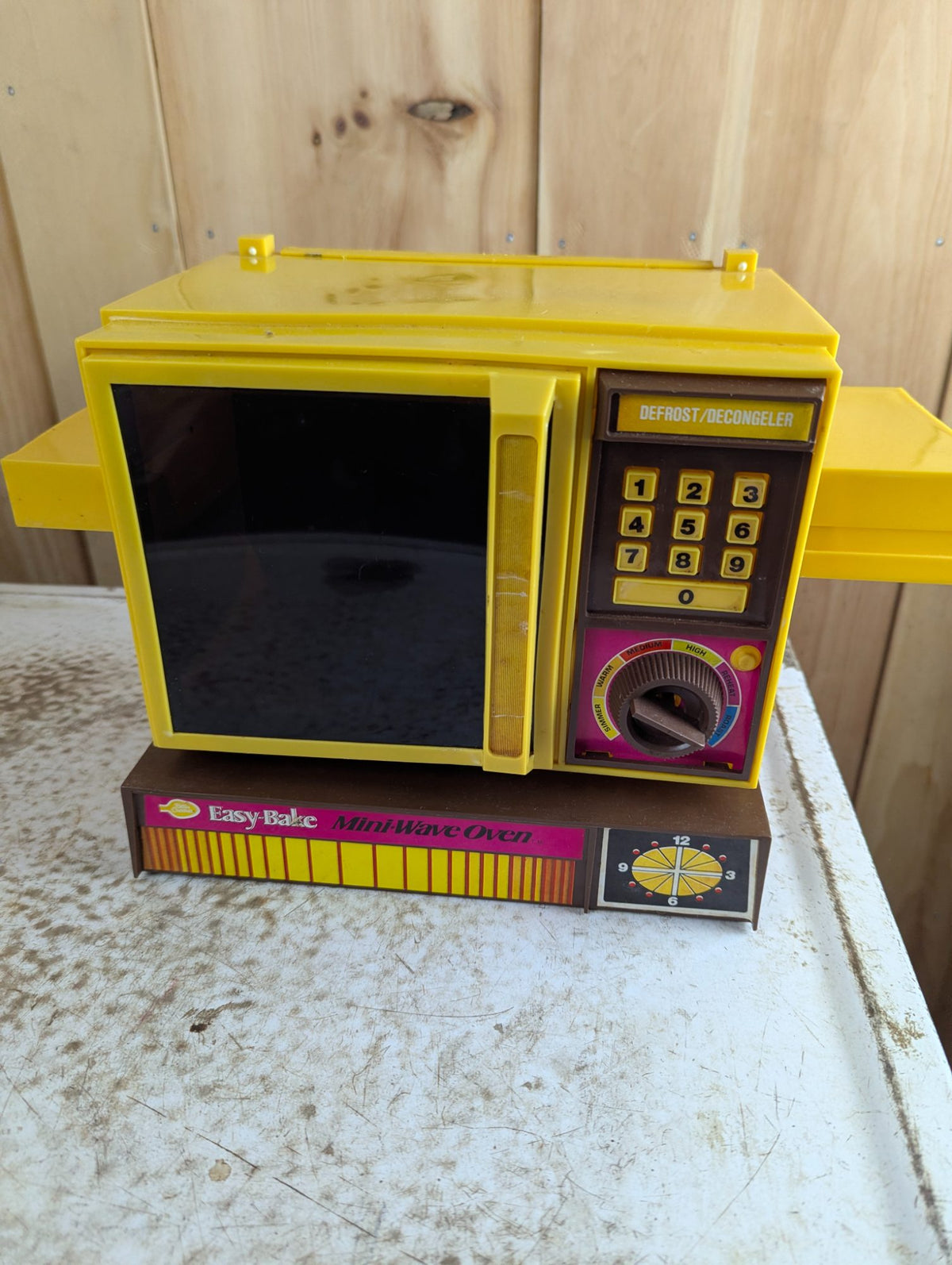 1970s Kenner Betty Crocker Easy-Bake Mini-Wave Oven with pans and Instructions - Tested Working
