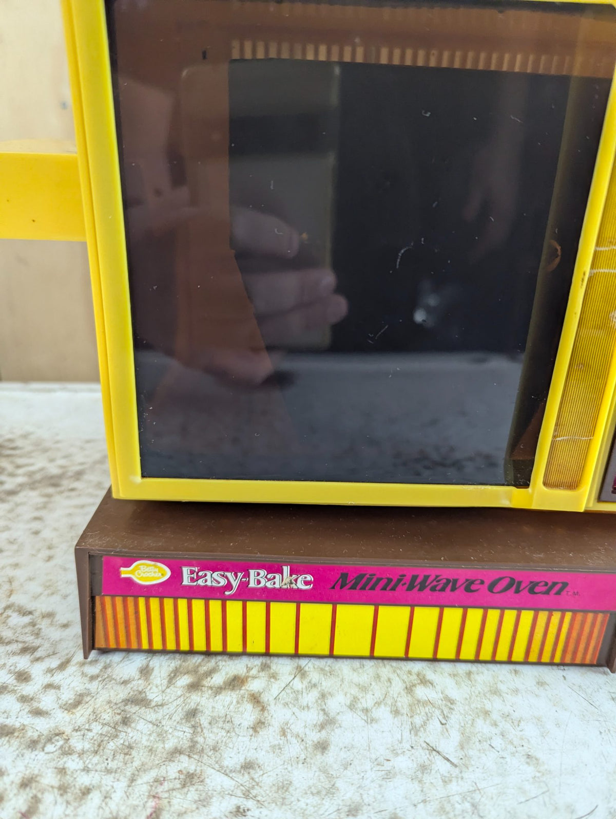 1970s Kenner Betty Crocker Easy-Bake Mini-Wave Oven with pans and Instructions - Tested Working