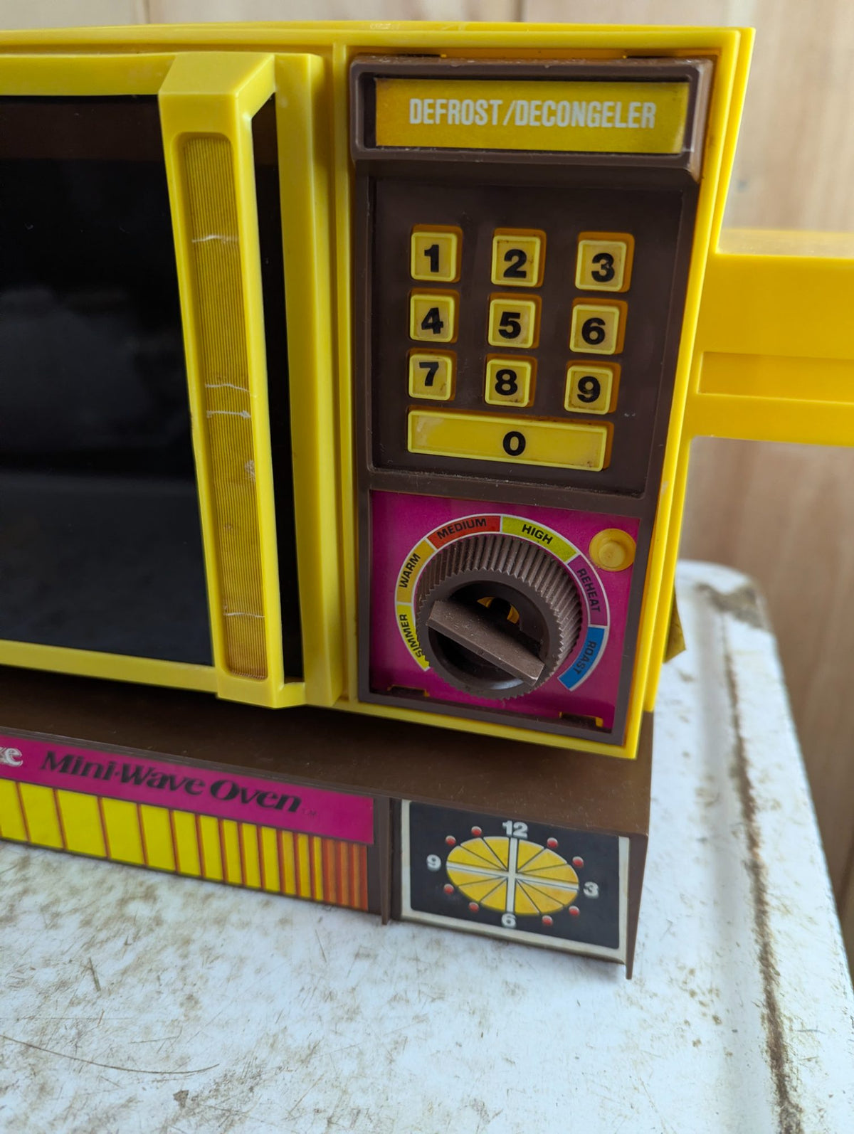 1970s Kenner Betty Crocker Easy-Bake Mini-Wave Oven with pans and Instructions - Tested Working