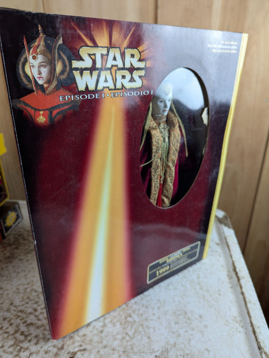 1999 Hasbro Star Wars Episode I Wueen Amidala Red Senate Gown Portrait Edition Doll - NRFB
