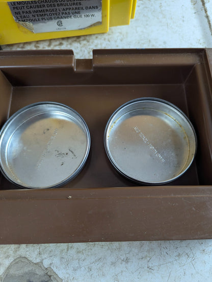 1970s Kenner Betty Crocker Easy-Bake Mini-Wave Oven with pans and Instructions - Tested Working