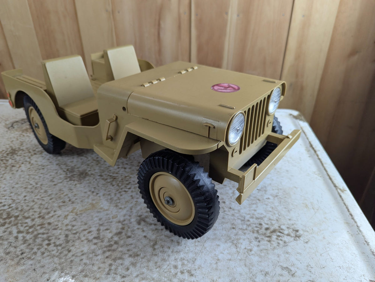 1971 Hasbro G.I. Joe Adventure Team Desert Jeep Toy