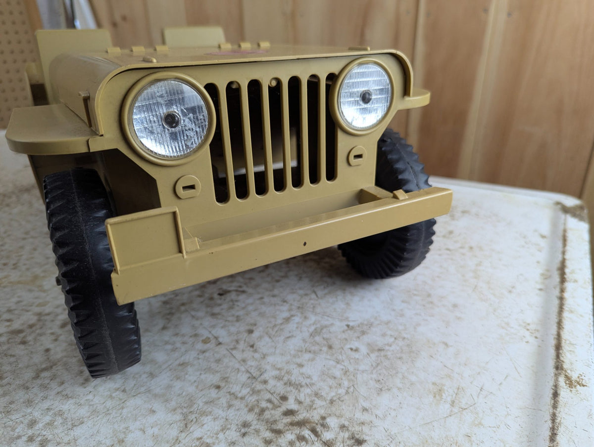 1971 Hasbro G.I. Joe Adventure Team Desert Jeep Toy