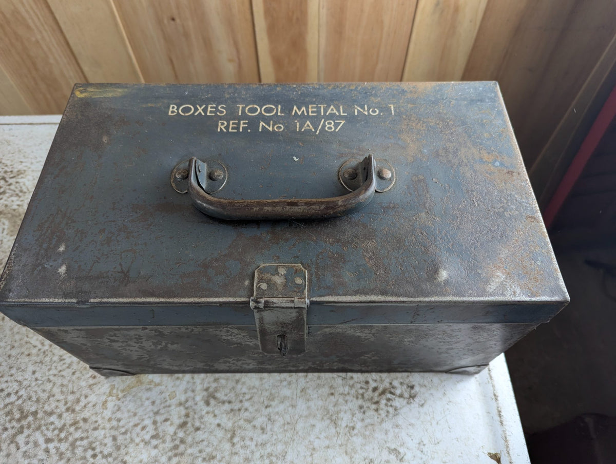 Vintage Metal Toolbox with 2 Trays 16.25" x 9" x 8"