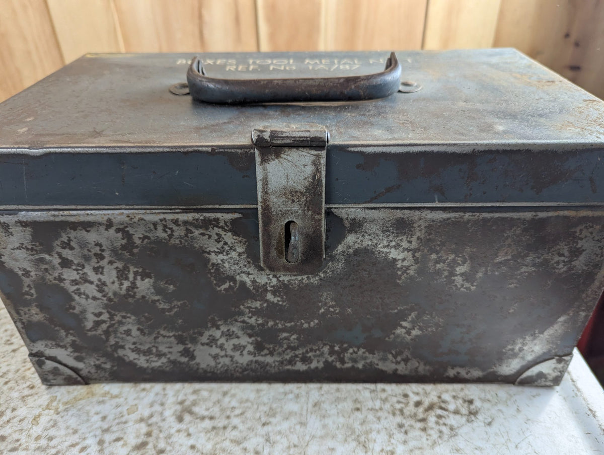 Vintage Metal Toolbox with 2 Trays 16.25" x 9" x 8"