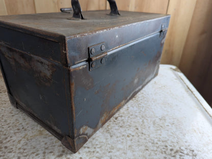 Vintage Metal Toolbox with 2 Trays 16.25" x 9" x 8"