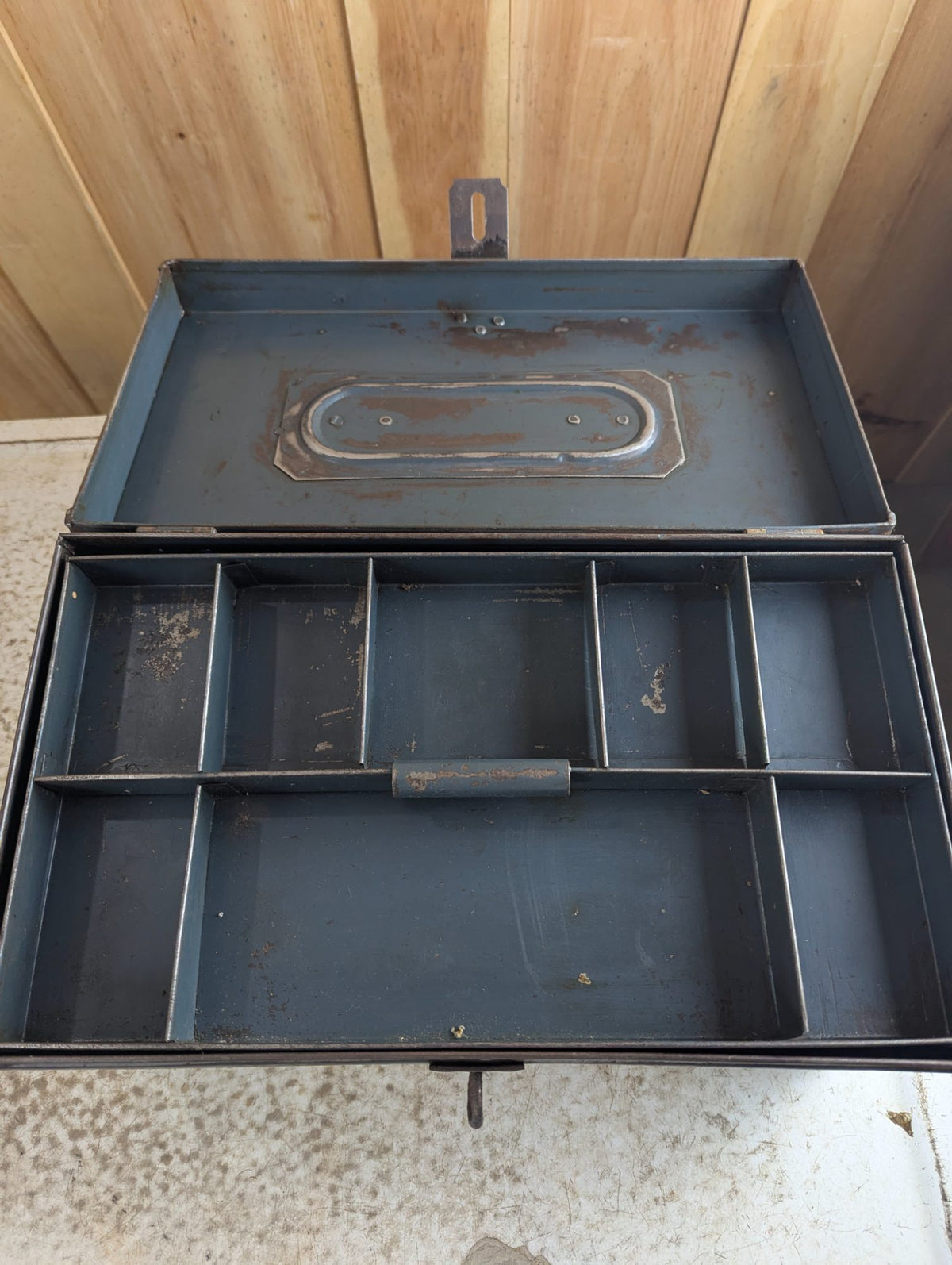 Vintage Metal Toolbox with 2 Trays 16.25" x 9" x 8"