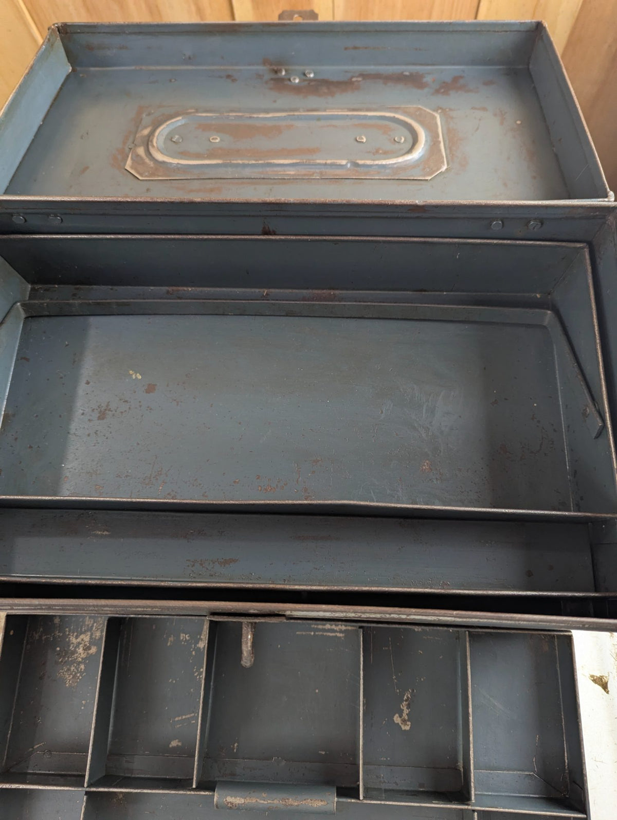 Vintage Metal Toolbox with 2 Trays 16.25" x 9" x 8"