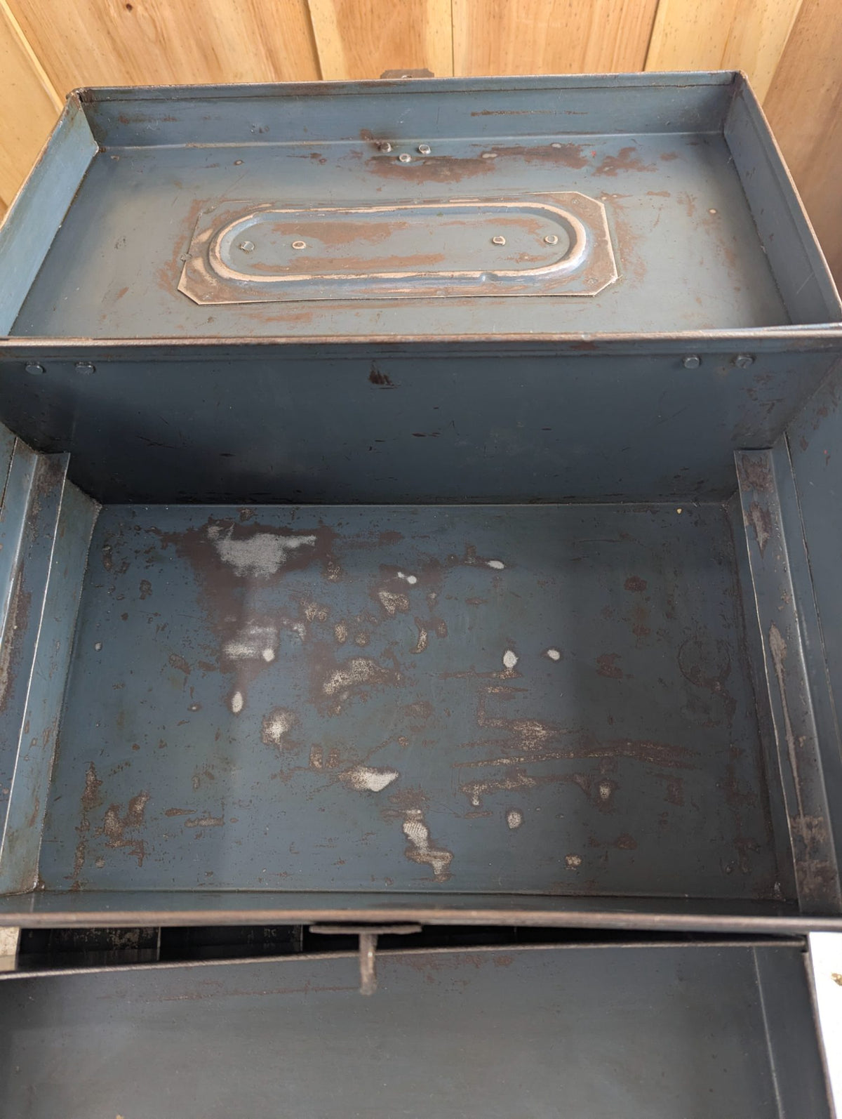 Vintage Metal Toolbox with 2 Trays 16.25" x 9" x 8"