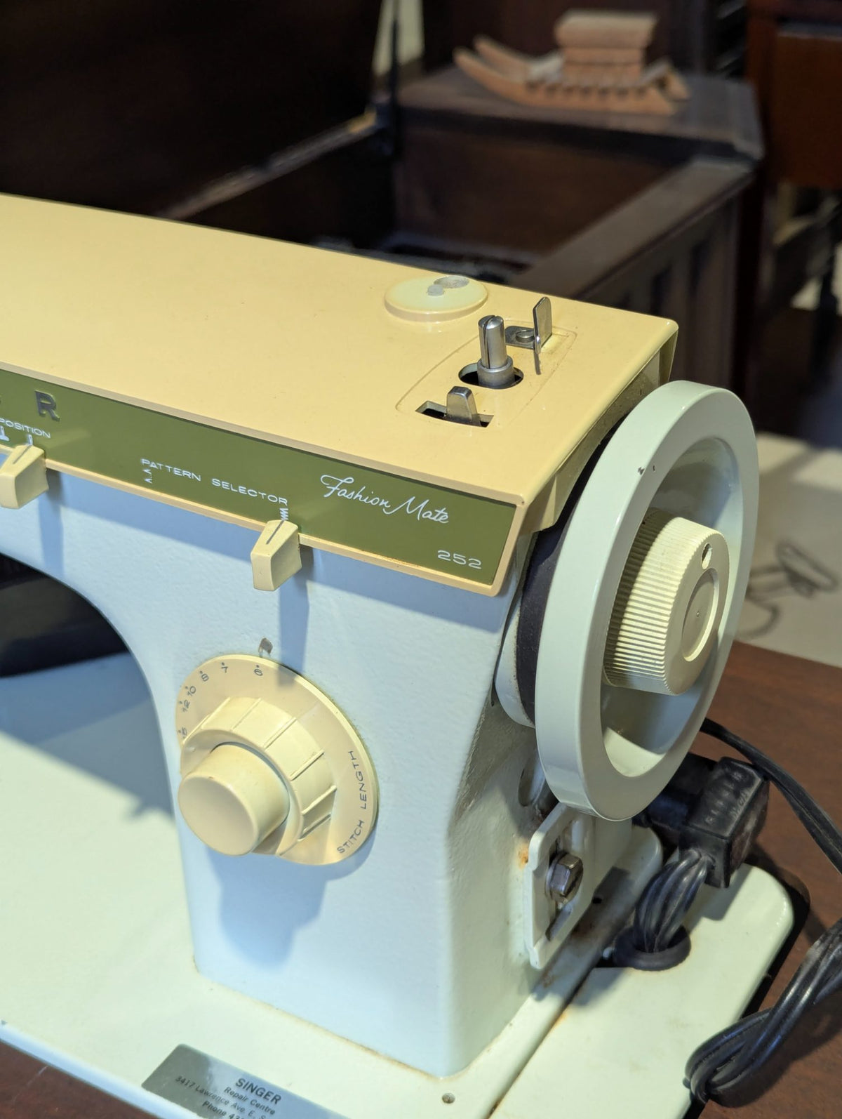 Vintage Singer Fashion Mate 252 Sewing Machine Table 22" x 18" x 32" - Works