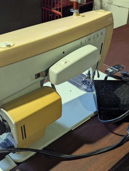 Vintage Singer Fashion Mate 252 Sewing Machine Table 22" x 18" x 32" - Works