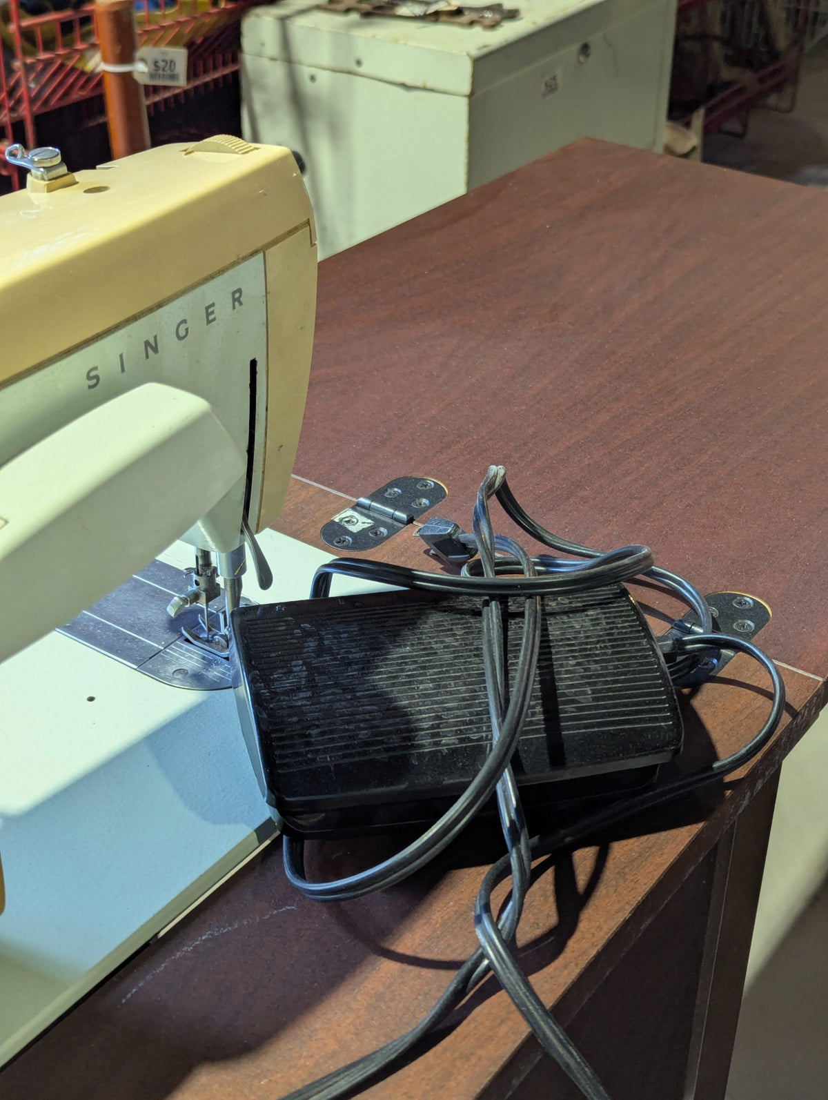 Vintage Singer Fashion Mate 252 Sewing Machine Table 22" x 18" x 32" - Works