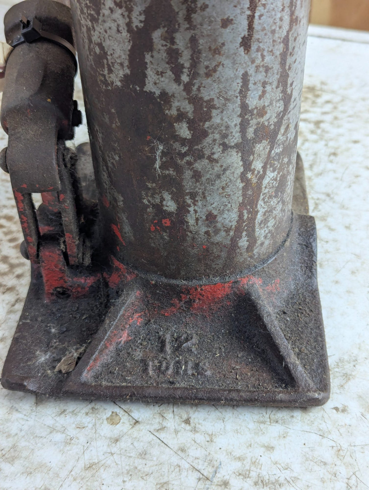 Vintage 12-Ton Hydraulic Bottle Jack