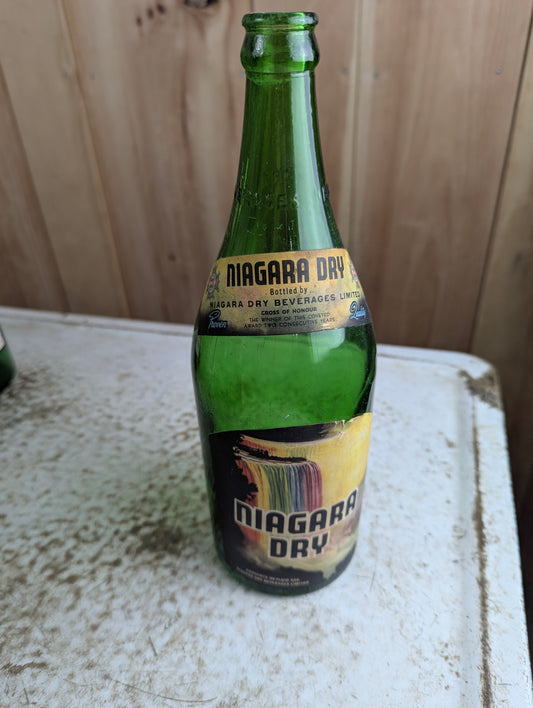 1930  30oz Niagara Dry Rainbow Falls Cross Award Green Glass Paper Label Soda Label