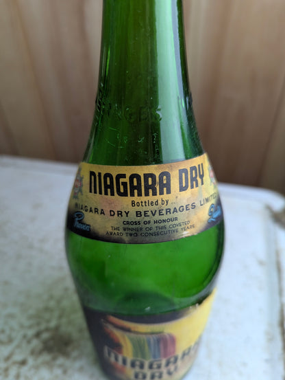 1930  30oz Niagara Dry Rainbow Falls Cross Award Green Glass Paper Label Soda Label - view 2