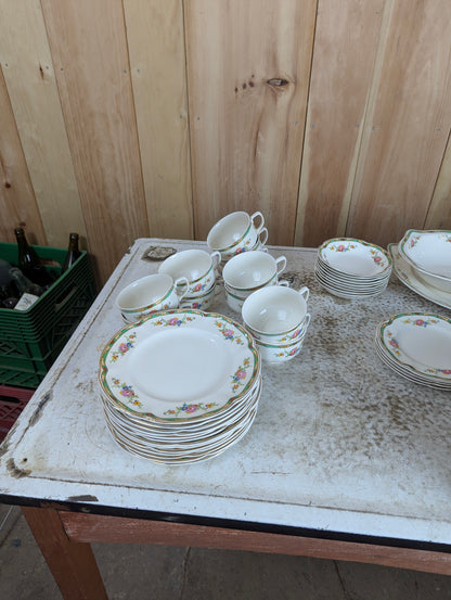 1930's Johnson Bros Pareek England Dinnerware Set - view 2