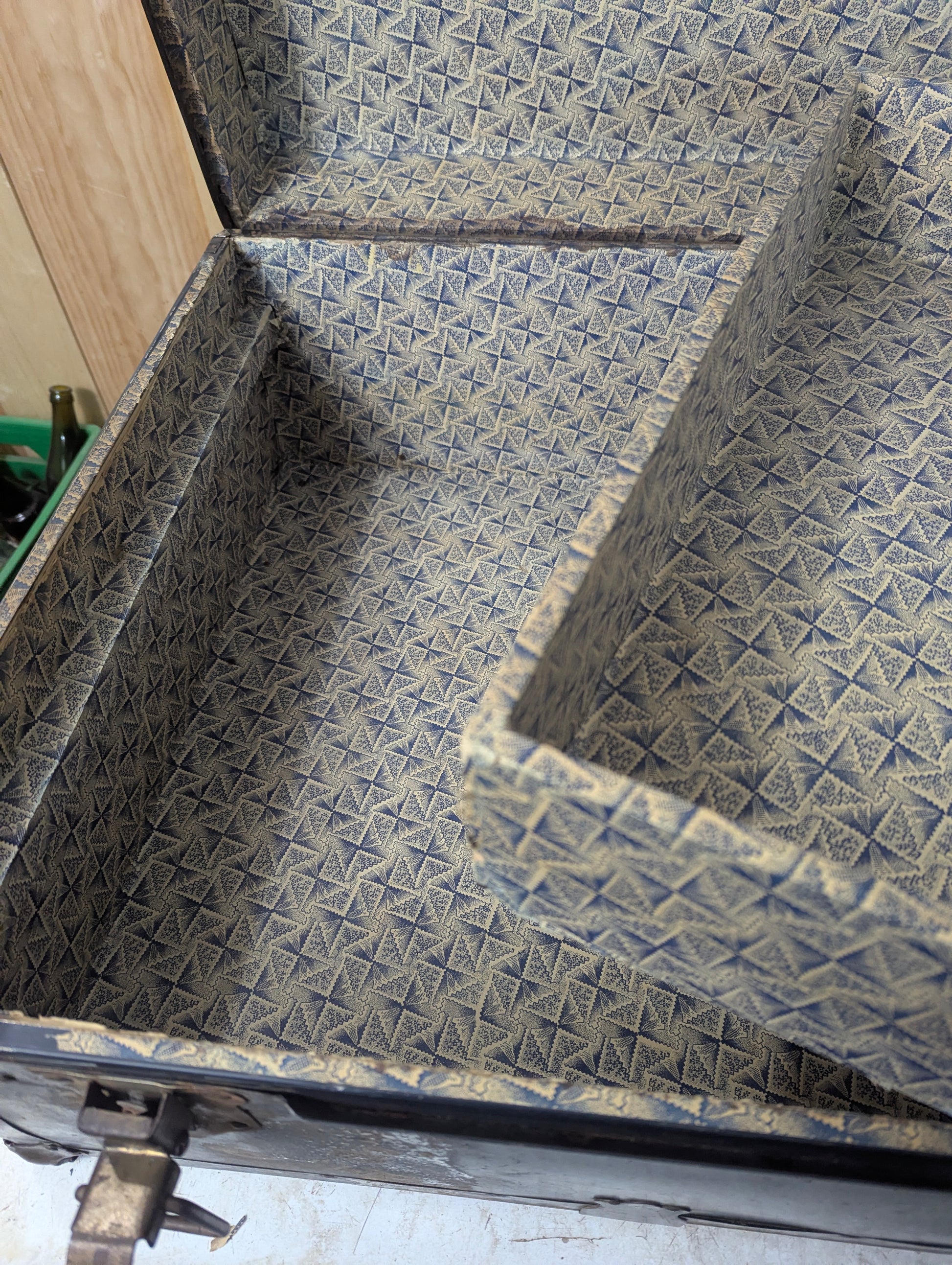 1930's Langmuir Emelite Steamer Trunk - view 5