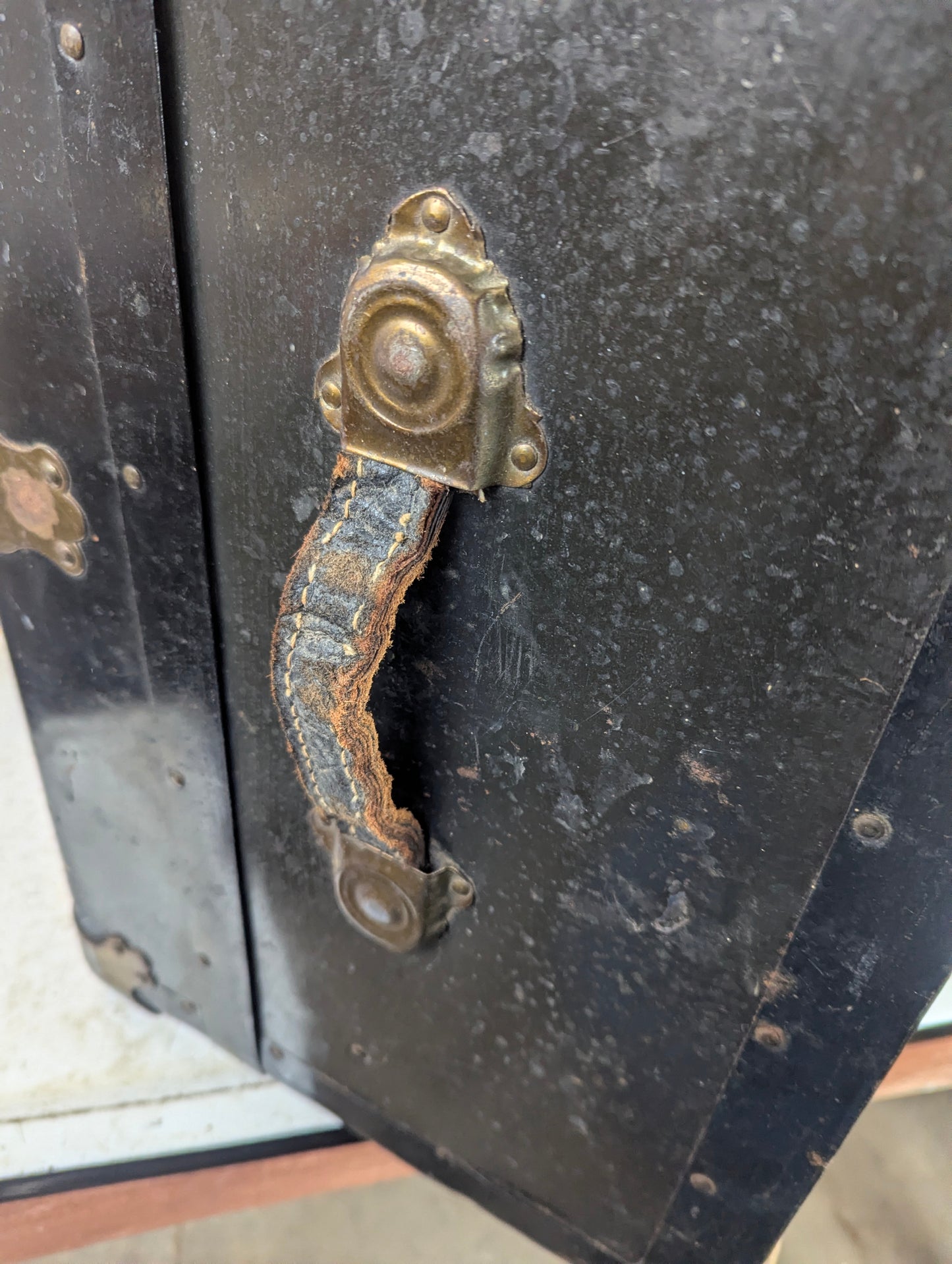 1930's Langmuir Emelite Steamer Trunk - view 9