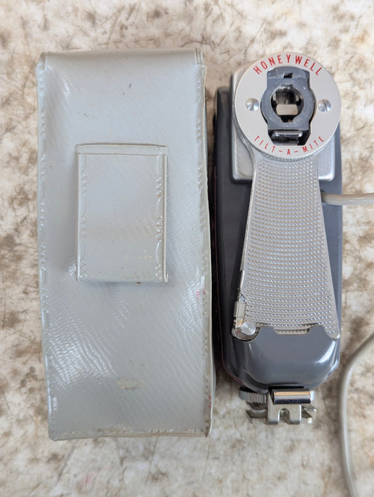 1950’s Honeywell Tilt-a-mite Collapsible Flash in Case