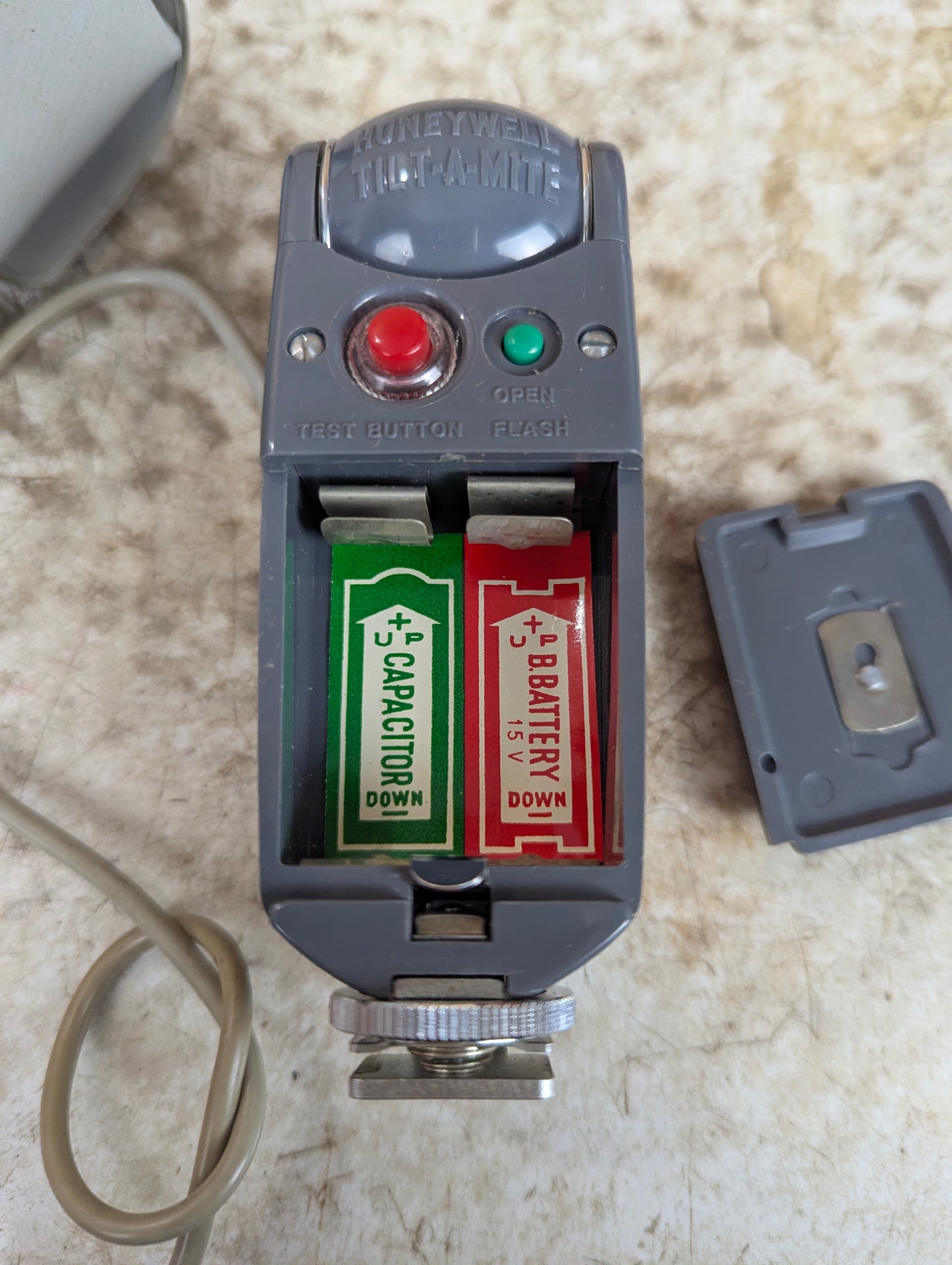 1950’s Honeywell Tilt-a-mite Collapsible Flash in Case - view 4