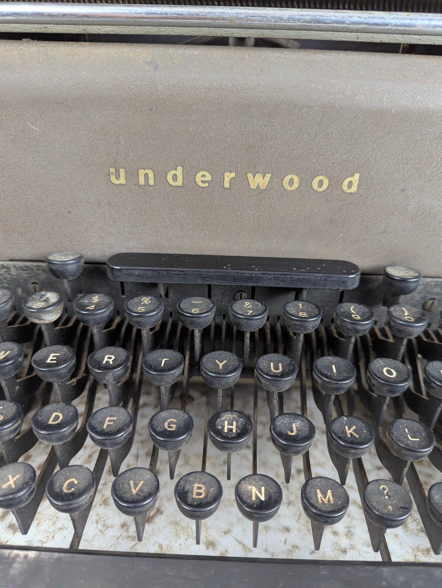 1952 Standard Underwood Typewriter Serial #5-7202883 - view 7