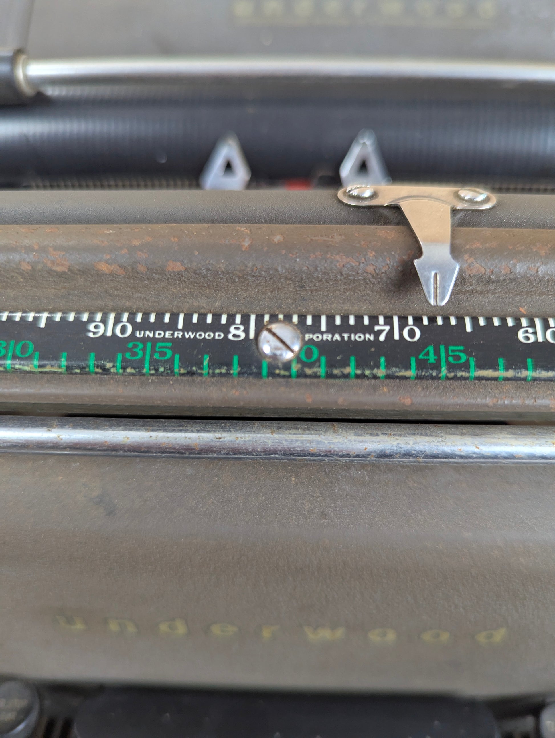 1952 Standard Underwood Typewriter Serial #5-7202883 - view 9