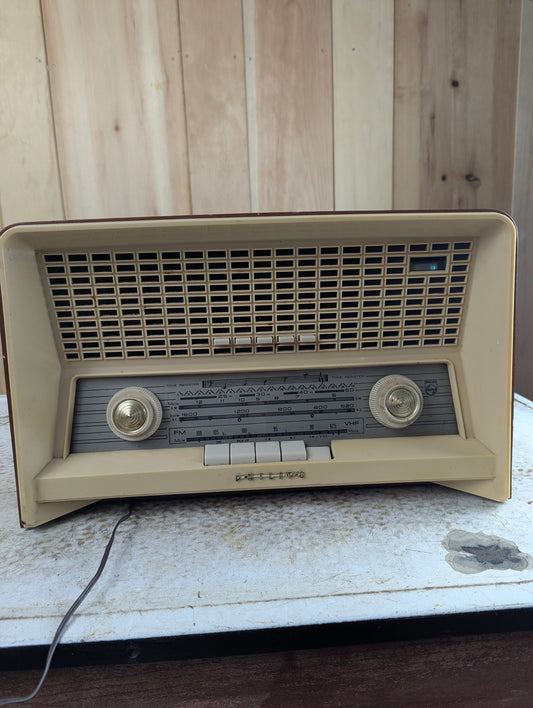 1958 Philips Model B4C87A AM/FM Tube Radio
