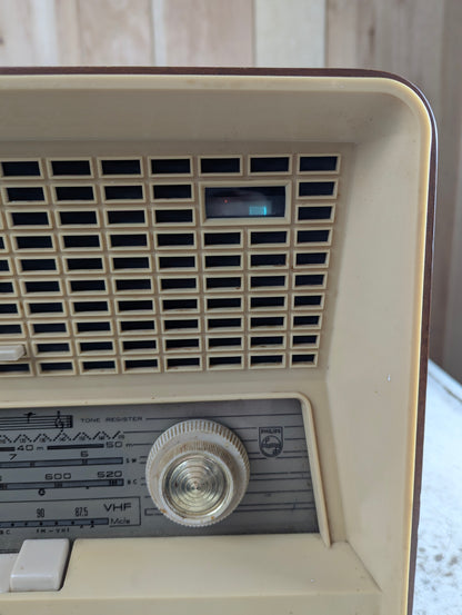1958 Philips Model B4C87A AM/FM Tube Radio - view 2