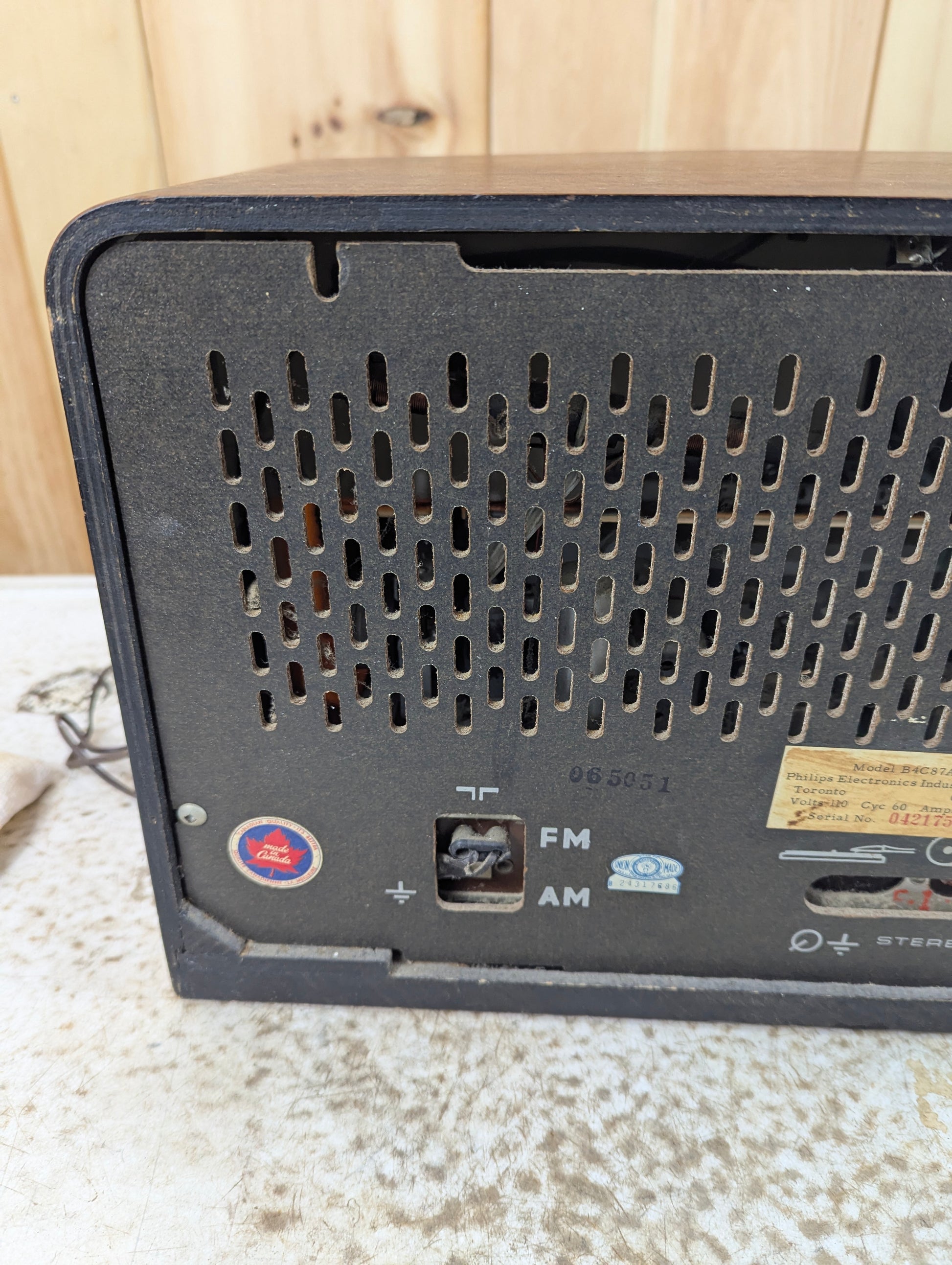 1958 Philips Model B4C87A AM/FM Tube Radio - view 6