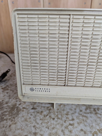 1960’s General Electric Transistor AM Radio - view 2