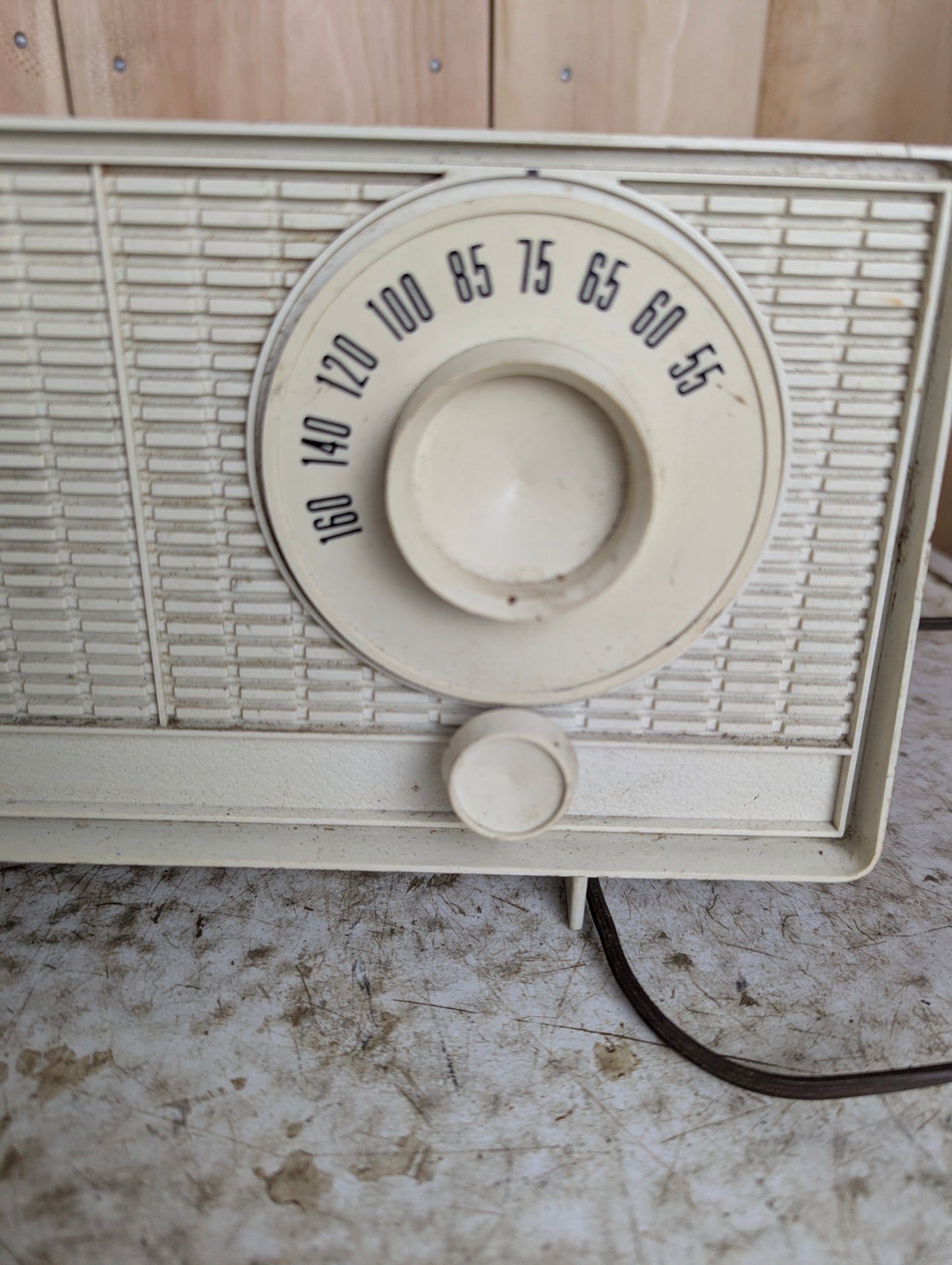1960’s General Electric Transistor AM Radio - view 3