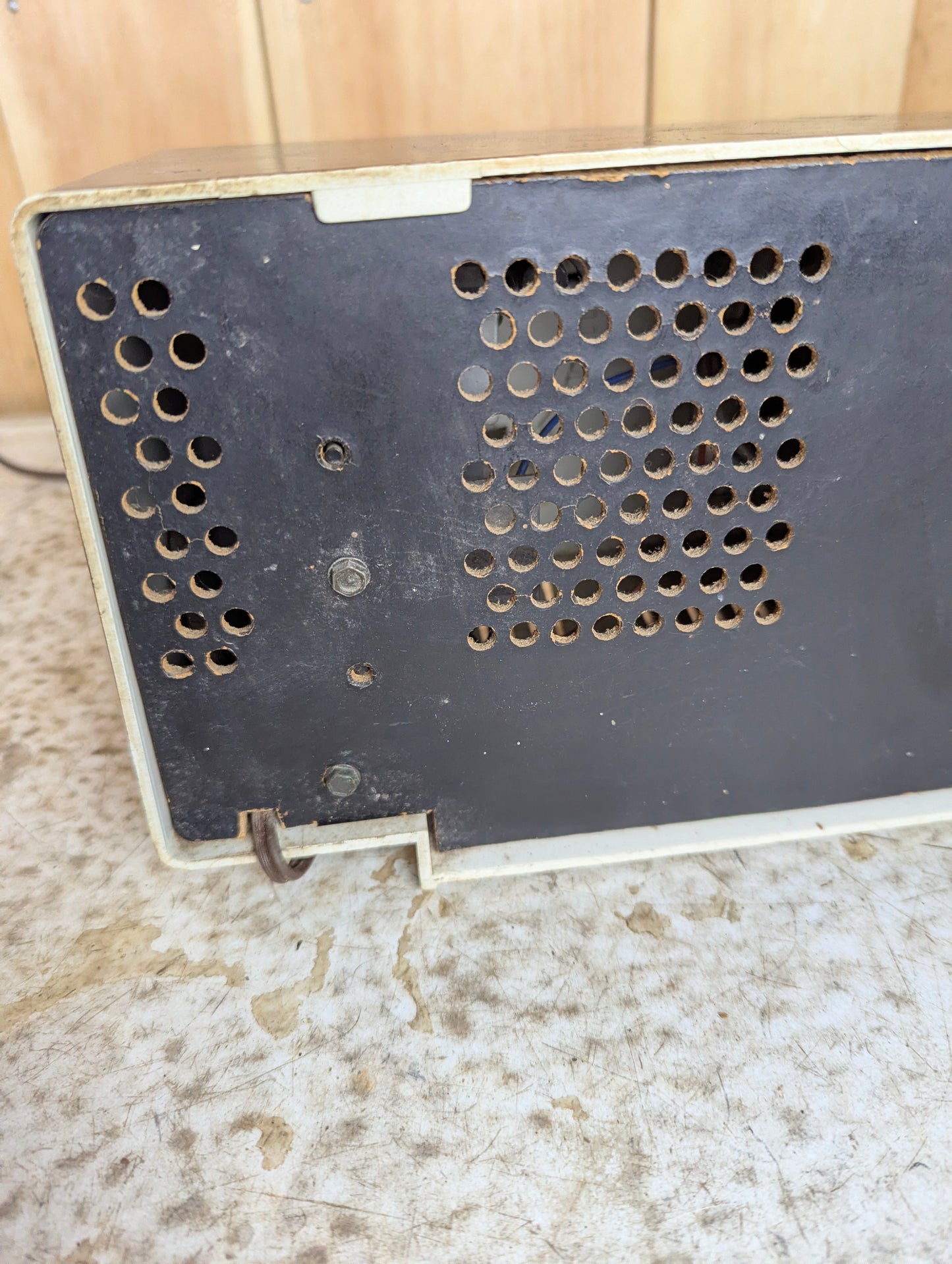 1960’s General Electric Transistor AM Radio - view 4