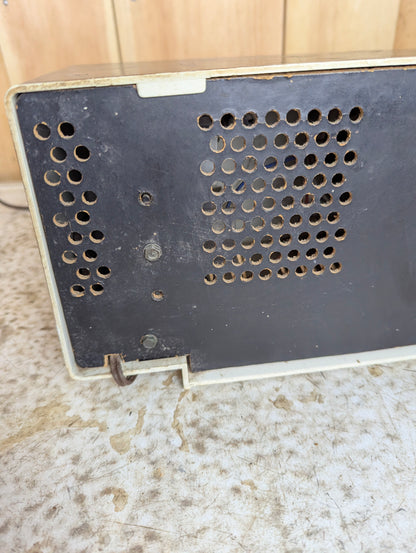1960’s General Electric Transistor AM Radio - view 4