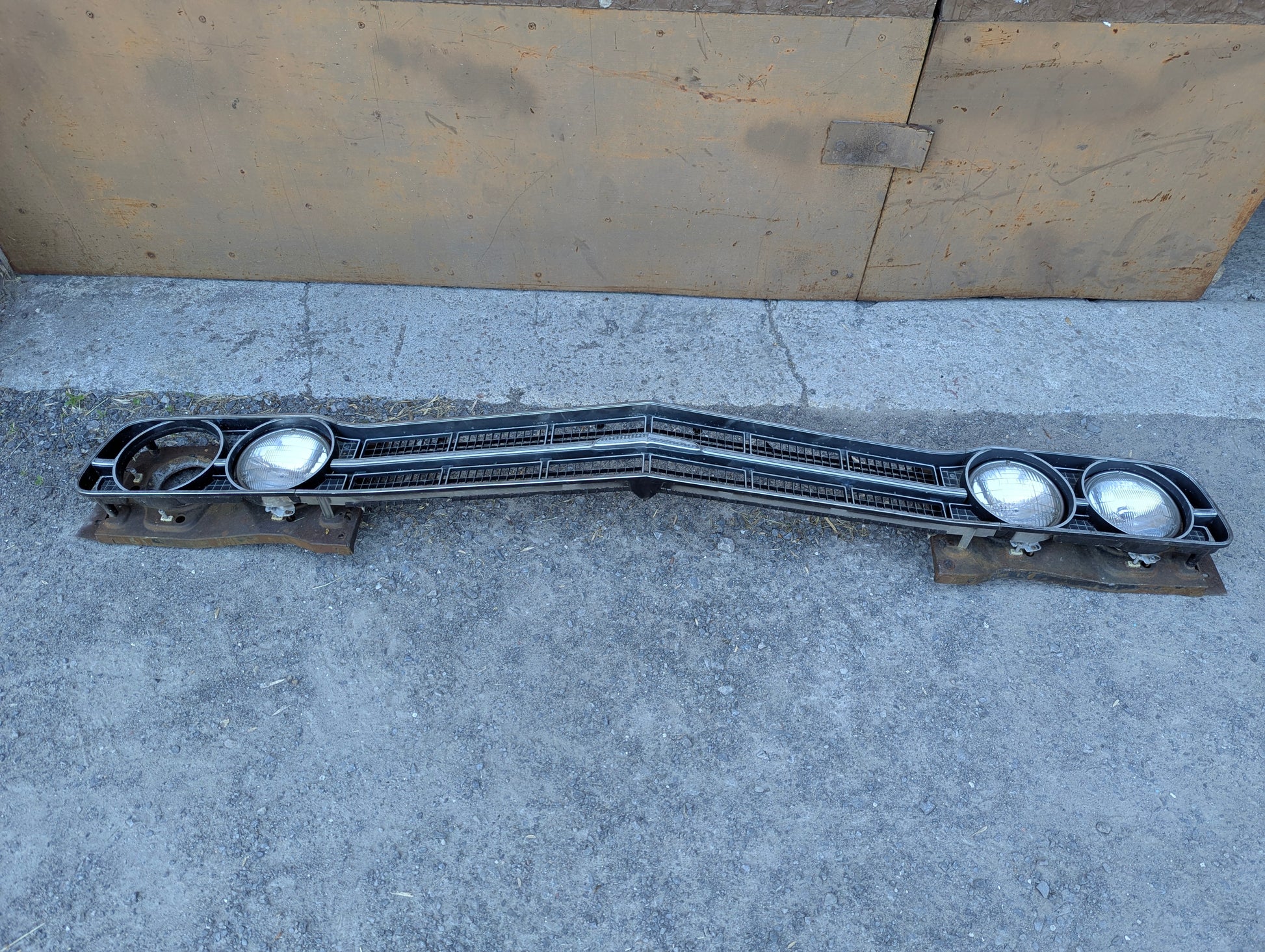 1970 Dodge Monaco Front Grille with Headlight Assemblies and 3 Headlights