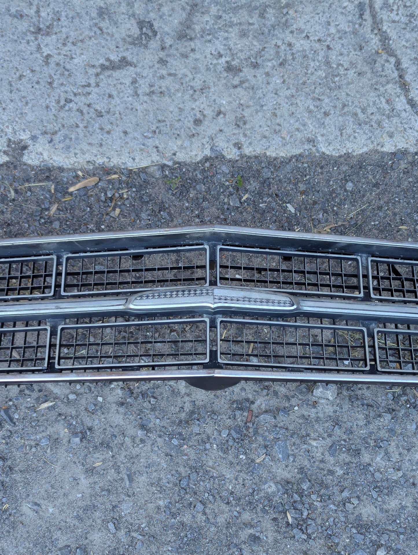 1970 Dodge Monaco Front Grille with Headlight Assemblies and 3 Headlights - view 3